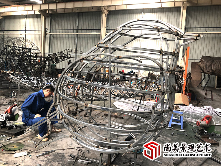 金屬雕塑麻雀制作現場